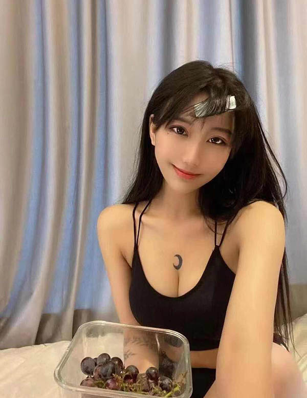 温哥华伴游模特